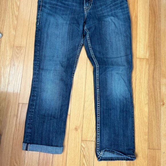 Silver Jeans (Suki Capri) Size 28, Blue - Picture 2 of 5